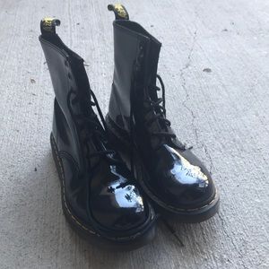 Dr. Marten Black Patent 1460 Boots